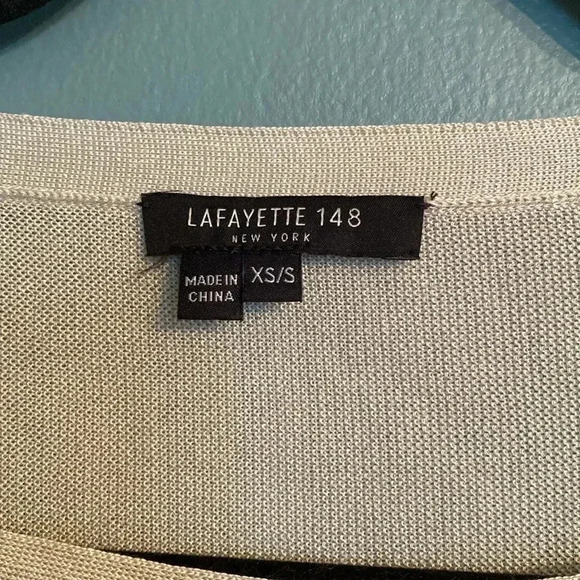 Lafayette 148 light gray asymmetrical hem 3/4 sleeve silk blend top xs/s - Picture 2 of 12